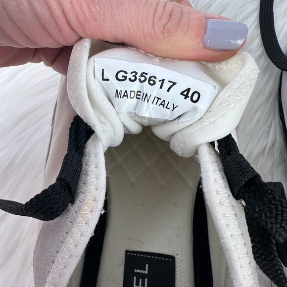 Chanel CC Cap Toe Logo Sneakers Sz 40 - Picture 12 of 16